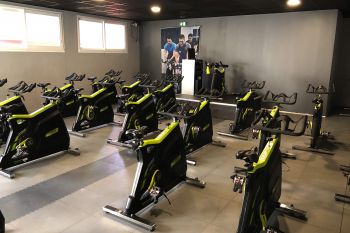 Studio Cycle de la salle de sport Espace Forme Aurillac avec vélos connectés de RPM, Spinning et SPRINT 