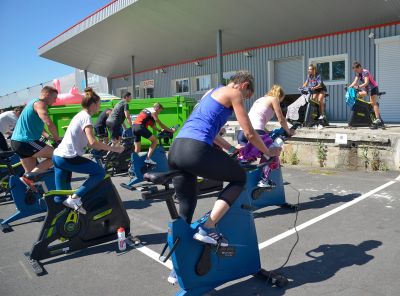 Cours de RPM lors d'un évènement LesMills en extérieur à la salle de sport Espace Forme Aurillac